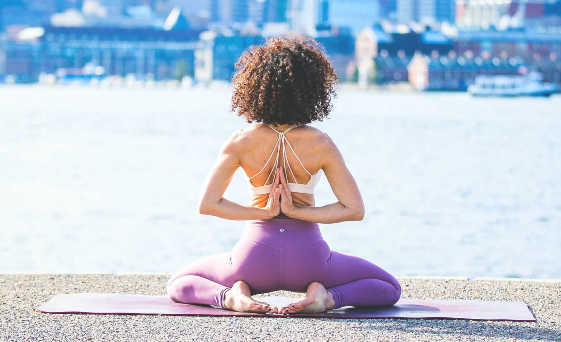 yoga aan het water